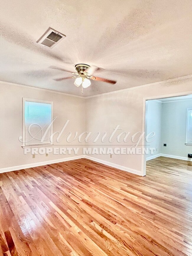Building Photo - Newly Renovated  Home - Move In Ready