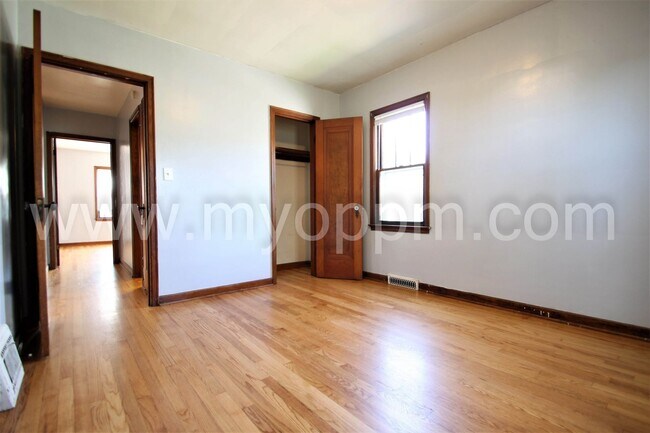 Building Photo - 2+ Bedroom Home Available Now!