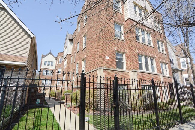 Building Photo - 2948 N Albany Ave