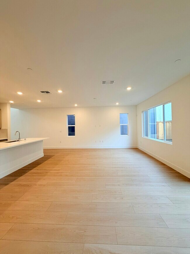 Foto del edificio - 325 N Paso Robles Dr