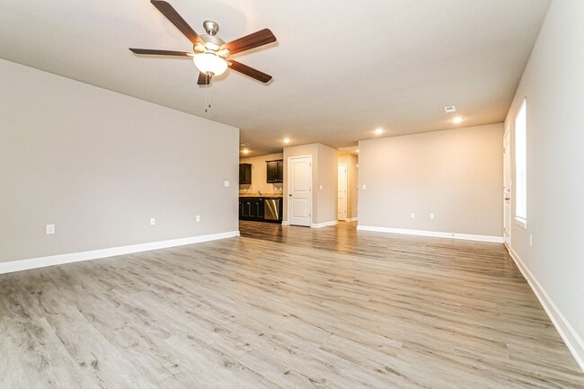 Building Photo - 3 BR/2BA | Newly Renovated Single Family Home | 1-Car Garage | Large backyard|Community Pool!