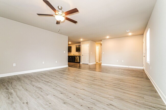 Foto del edificio - 3 BR/2BA | Newly Renovated Single Family Home | 1-Car Garage | Large backyard|Community Pool!