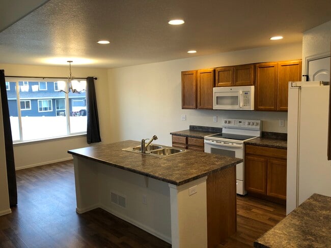 Building Photo - 2067 Moon Rise Dr