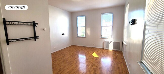 Foto del edificio - 32-29 46th St
