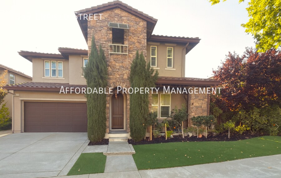 Foto principal - 3059 Enfield St