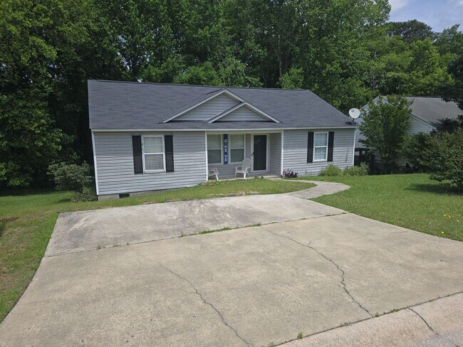 Building Photo - 3 Bed 2bath house off of Hard Scrabble Rd ...