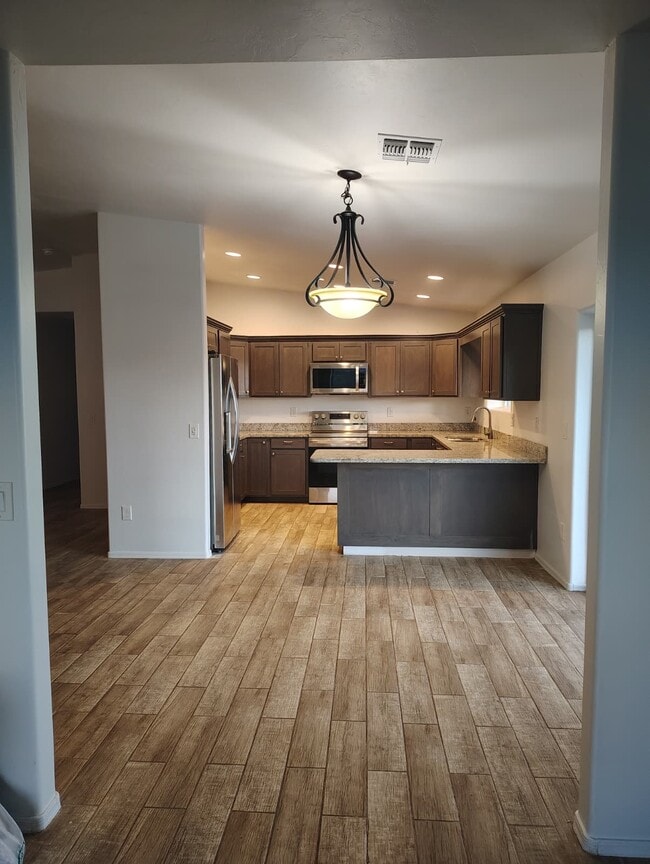 Building Photo - 73 Ver Patria