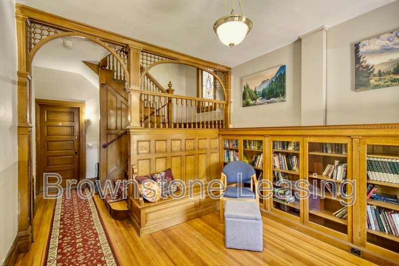 Primary Photo - 1135 Corona St