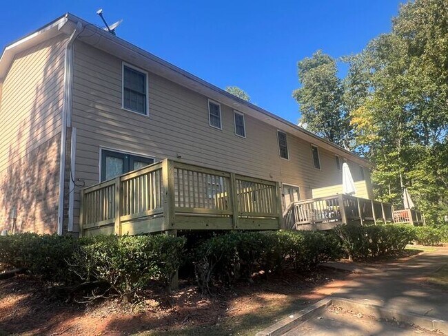 Building Photo - Ready to view now finally a 2 bedroom 2.5 ...