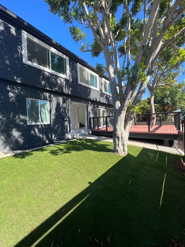 Private fenced in front yard w/ turf. - 1152 Pacific Beach Dr