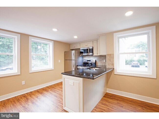 Foto del edificio - 106 E State St