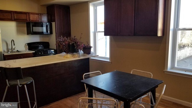 Foto del edificio - 2154 Ridge Ave