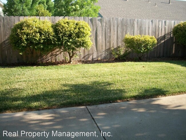 Building Photo - 4314-4319 Lynbrook Loop
