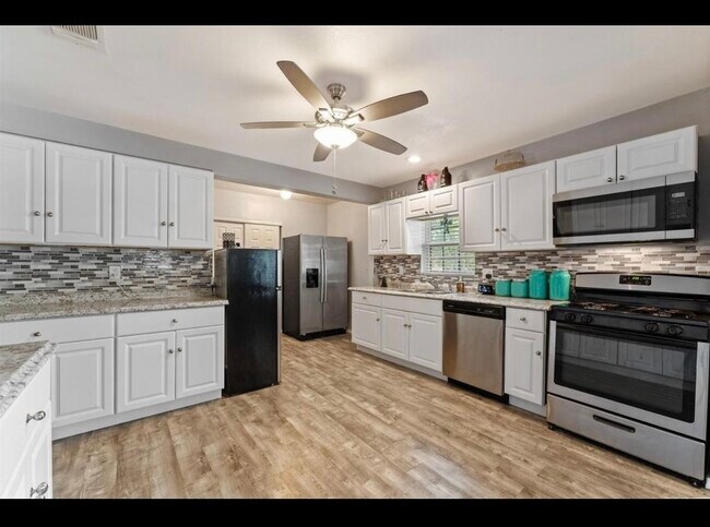 Building Photo - 808 Cordell St
