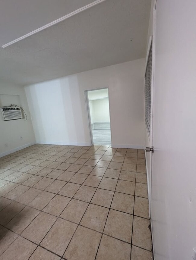 Building Photo - 305 N 15th St