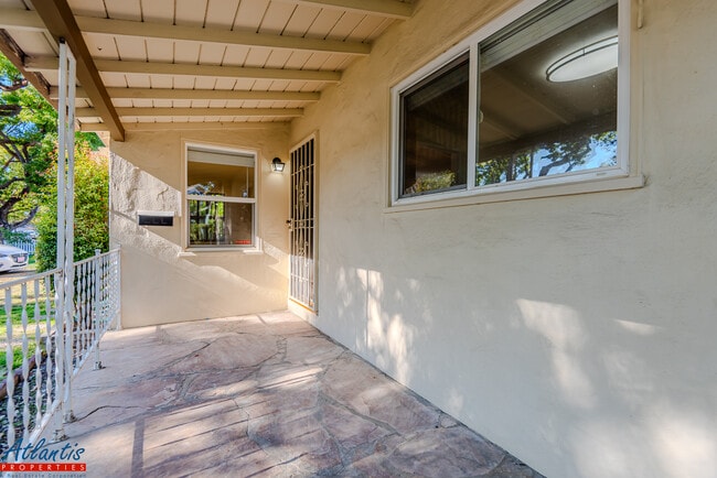 Building Photo - 1022 Westwood Dr