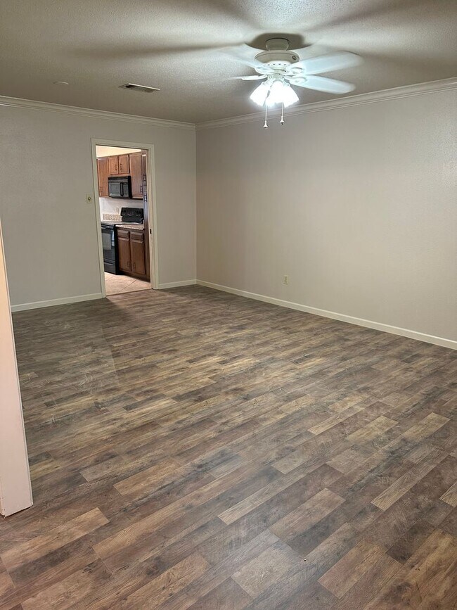 Foto del edificio - COMING SOON - 3 Bedroom, 2 Bathroom for Rent!
