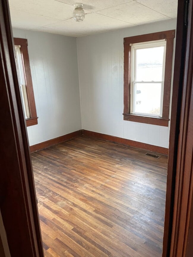 Building Photo - 2 Bed / 1 Bath home for rent