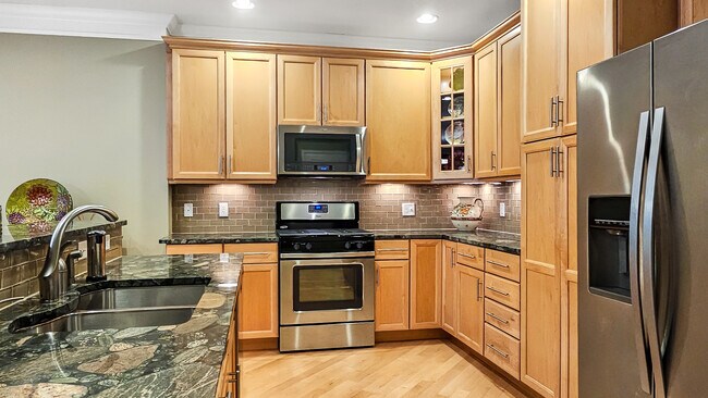 Building Photo - 203 Center Meadow Ln