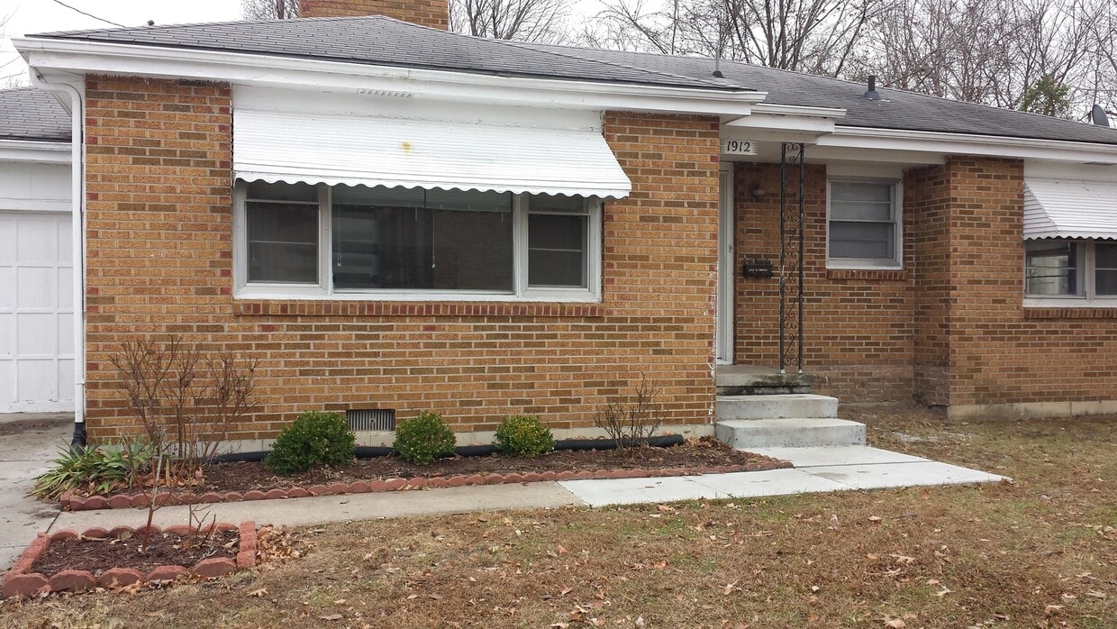 Primary Photo - Very nice 3 bedroom house available for re...