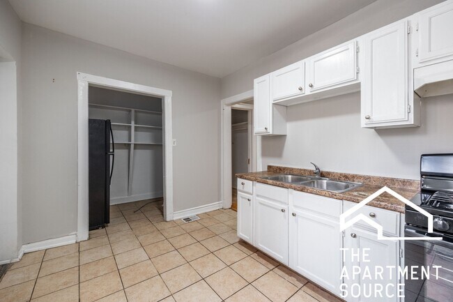 Foto del edificio - 6304 N Oakley Ave