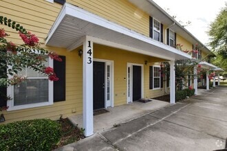 Building Photo - 2951 SW 35th Pl