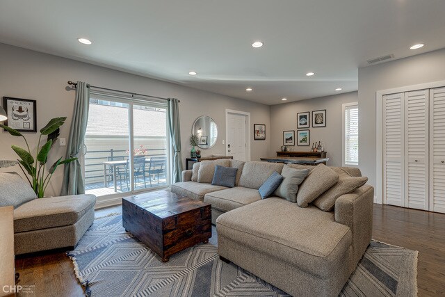 Foto del edificio - 2458 N Linden Pl
