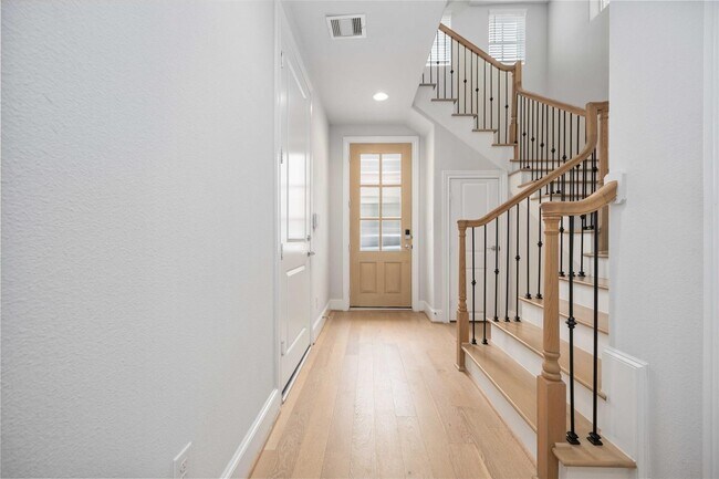 Foto del edificio - 10919 Grove Tree Ln