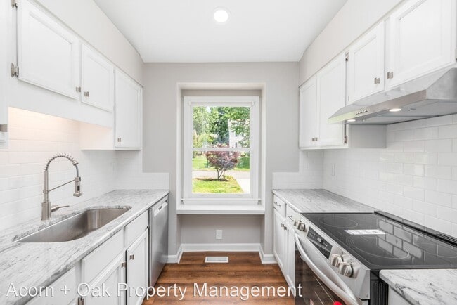 Building Photo - 3 br, 2 bath House - 3 Meetinghouse Ln