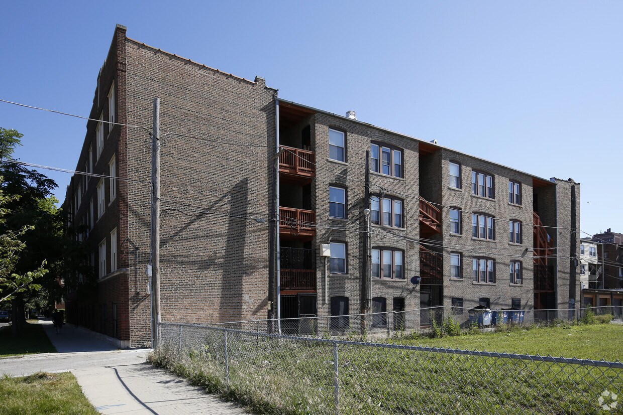 Building Photo - 2201 E 70th
