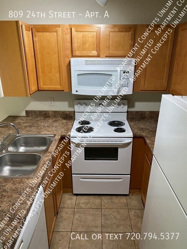 Building Photo - 809 24th St