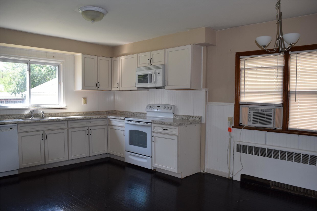 Building Photo - 109 Barnes St