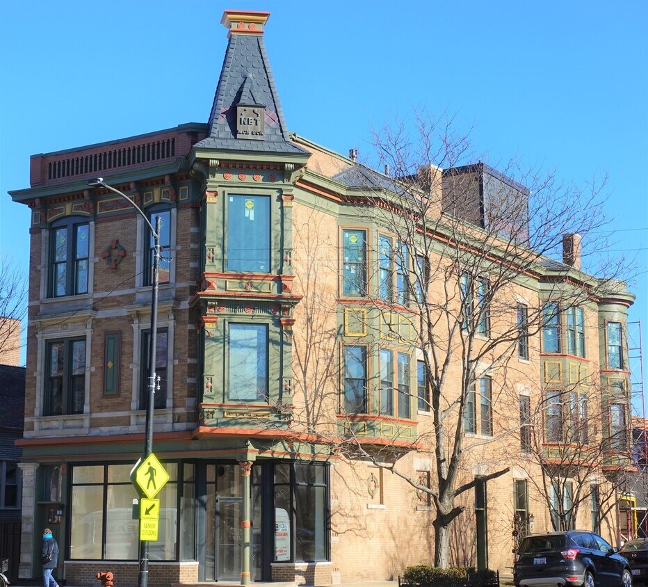Foto principal - 2350 W Belle Plaine Ave