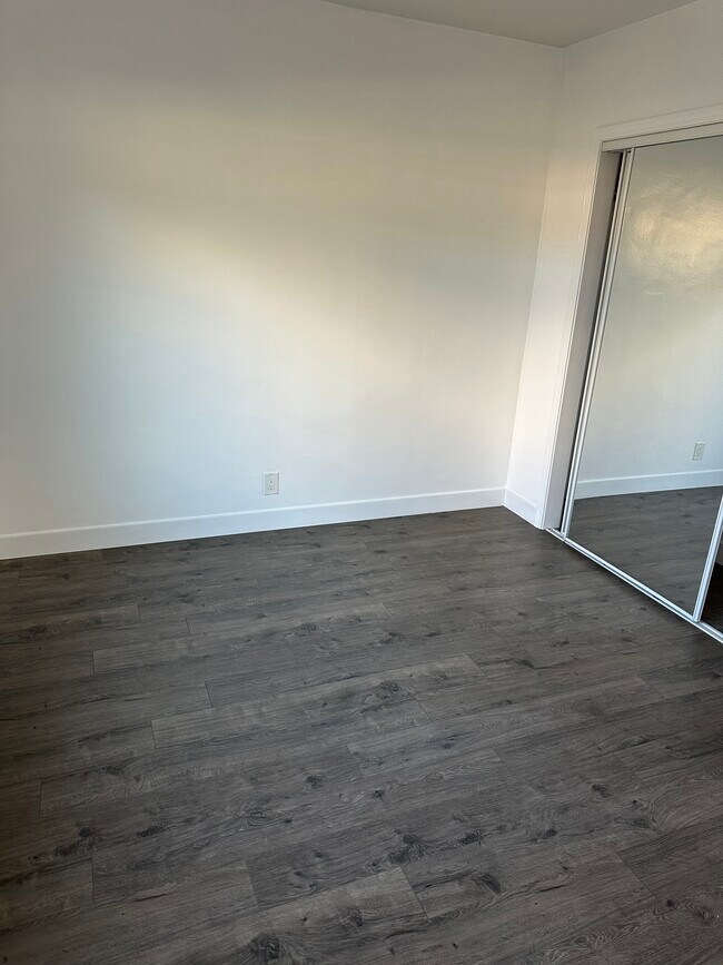 Building Photo - 2020 N Parish Plz