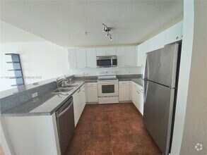 Building Photo - 2740 SW 28th Terrace