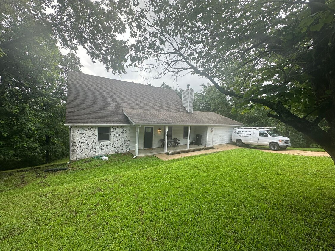 Building Photo - Updated 5 Bedroom Home Located in the High...