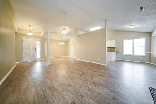 Building Photo - 905 Castlerock Way