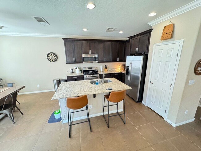 Foto del edificio - 3 BEDROOM SOUTHWEST HOME!