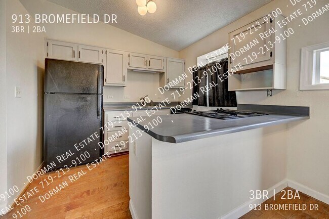 Building Photo - 913 Bromefield Dr
