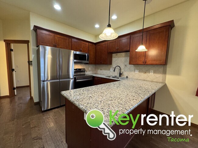 Building Photo - Centrally Located 3Bed/2.5Bath Multi-level...