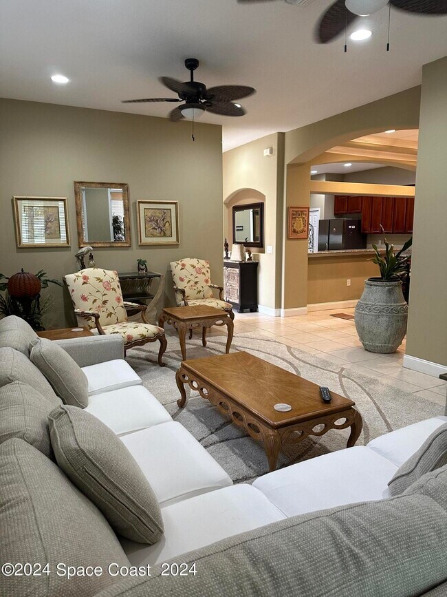 Building Photo - 8667 Villanova Dr