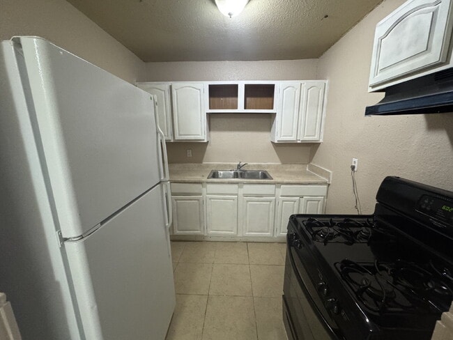 Foto del edificio - Fouplex unit ready to move in in Castle Hill!