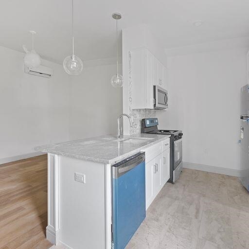 Building Photo - 113 39th St