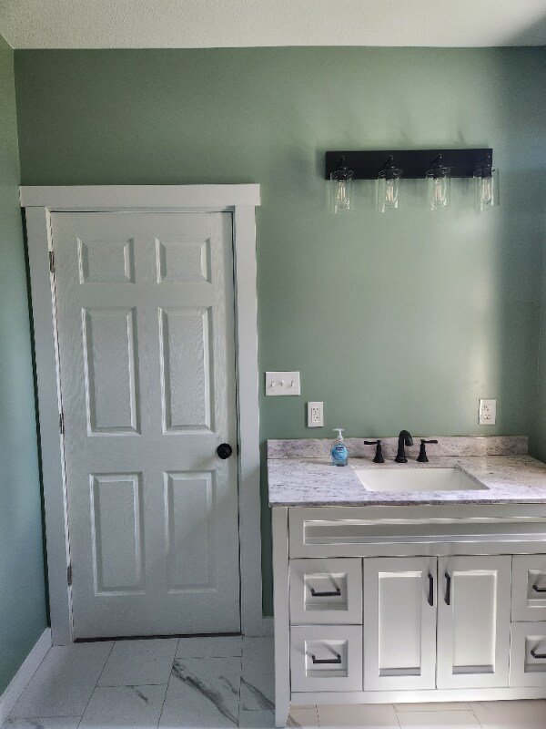 Primary Photo - 279 N Burgess St
