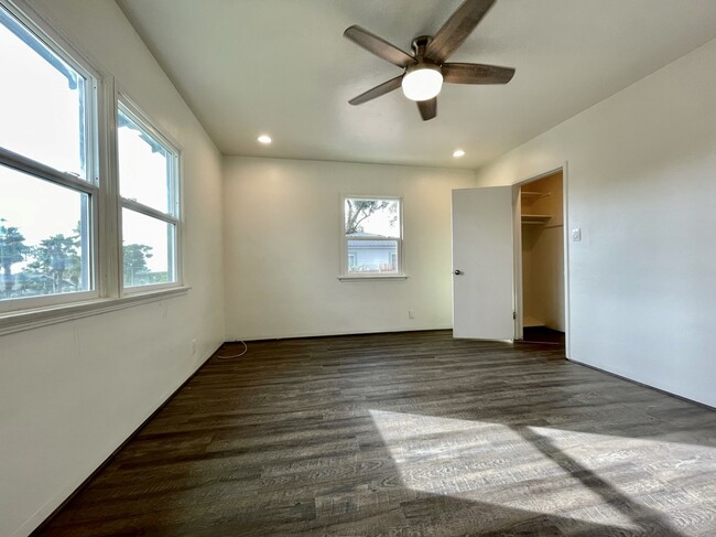 Bedroom with ocean view - 610 N Horne St