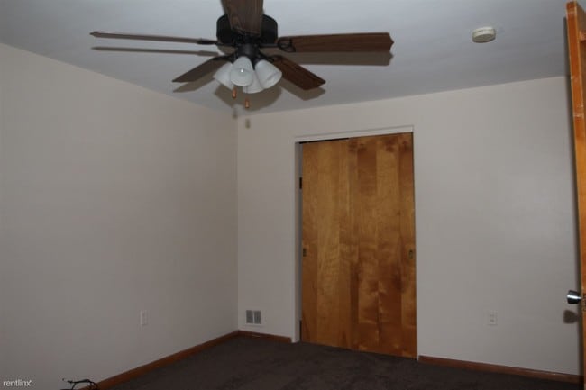 Building Photo - 2 br, 1 bath 4plex - Noll Avenue Apartments