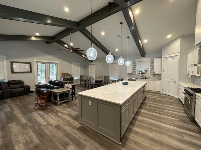 Foto del edificio - 104 Second Ave SW