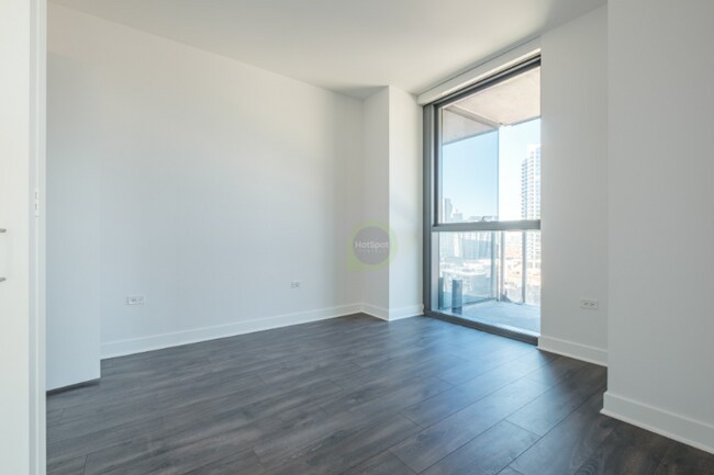 Foto del edificio - 226 W Hubbard St