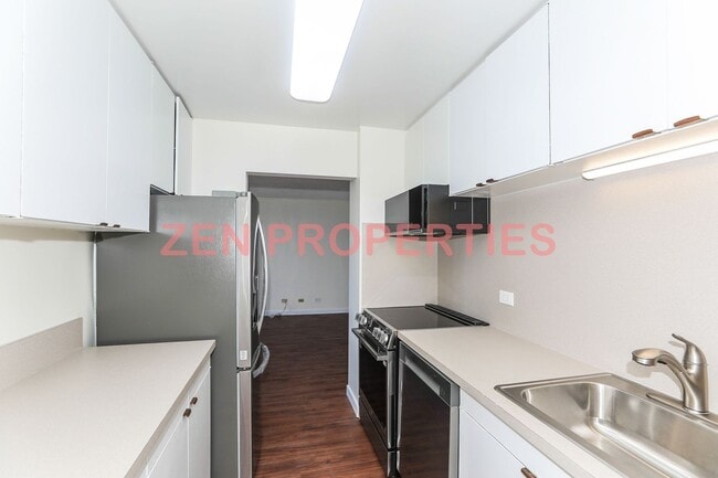 Building Photo - 2 bedroom, 2 bath & 1 parking for rent at Royal Court