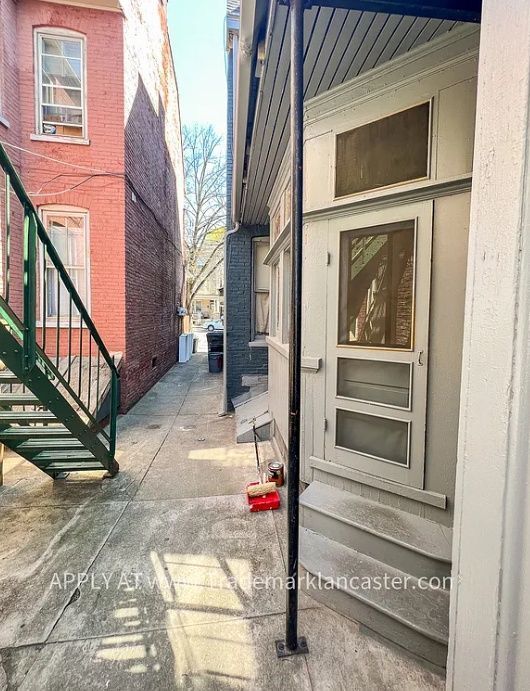 Foto del edificio - 132 College Ave